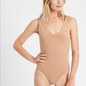NWT Banana Republic V-Neck thong bodysuit, Hue 140, Size M